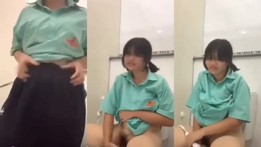 น้องนักเรียนขี้เงี่ยน แอบมาเบ็ดหีในห้องน้ำโรงเรียน