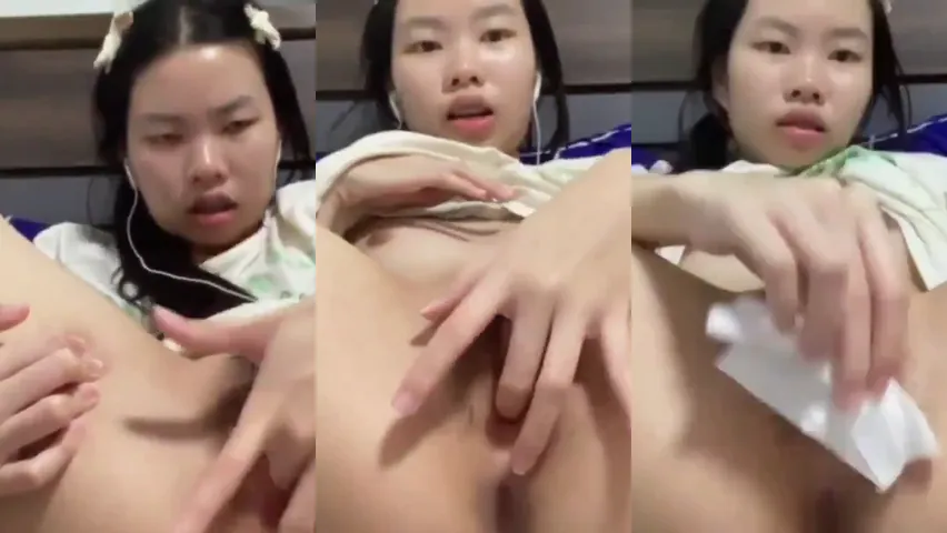 นักศึกษาสาวไทยขาวเนียนอมชมพูโชว์เสียวหน้ากล้อง