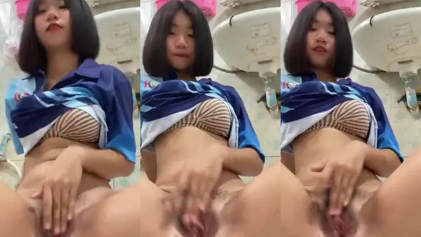 คลิปหลุด นักเรียนสาว เงี่ยนนั่งเบ็ดหีในห้องน้ำ